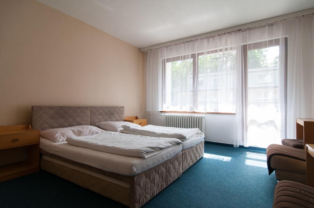 Hotel Radejov Knezdub 外观 照片
