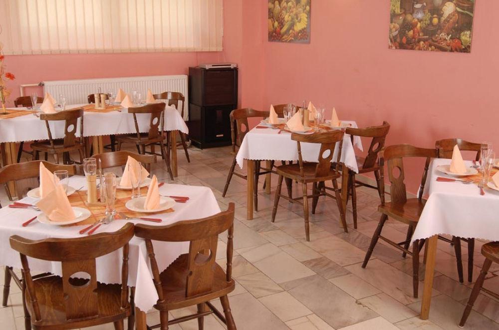 Hotel Radejov Knezdub 外观 照片