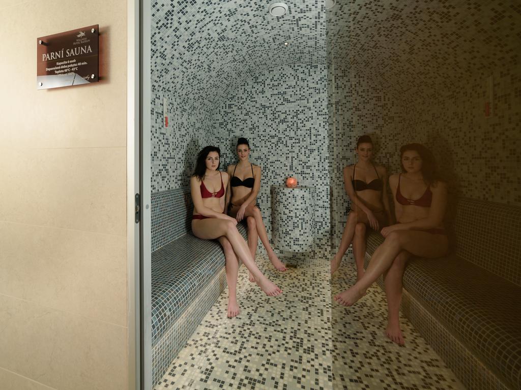Hotel Radejov Knezdub 外观 照片