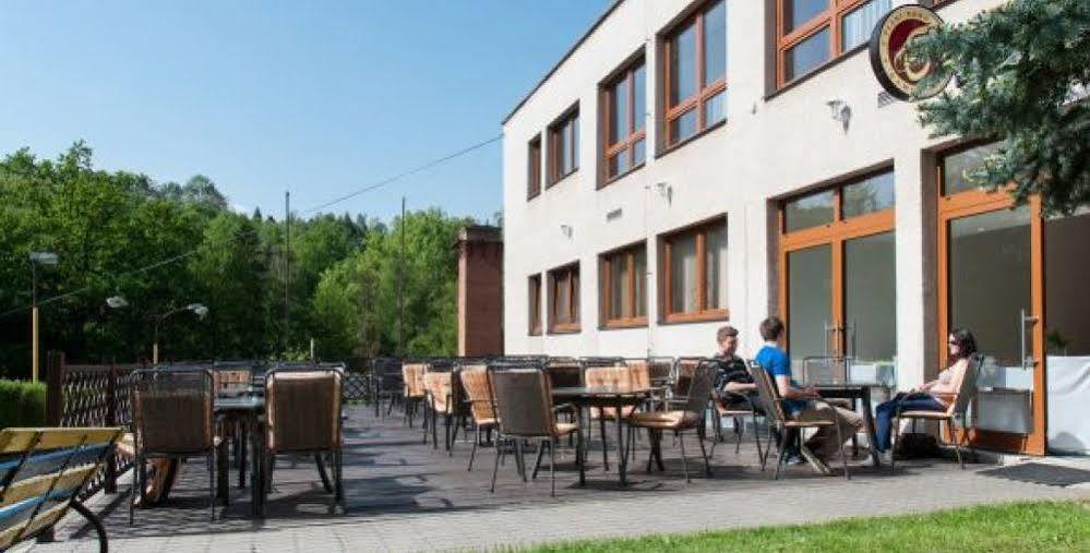 Hotel Radejov Knezdub 外观 照片