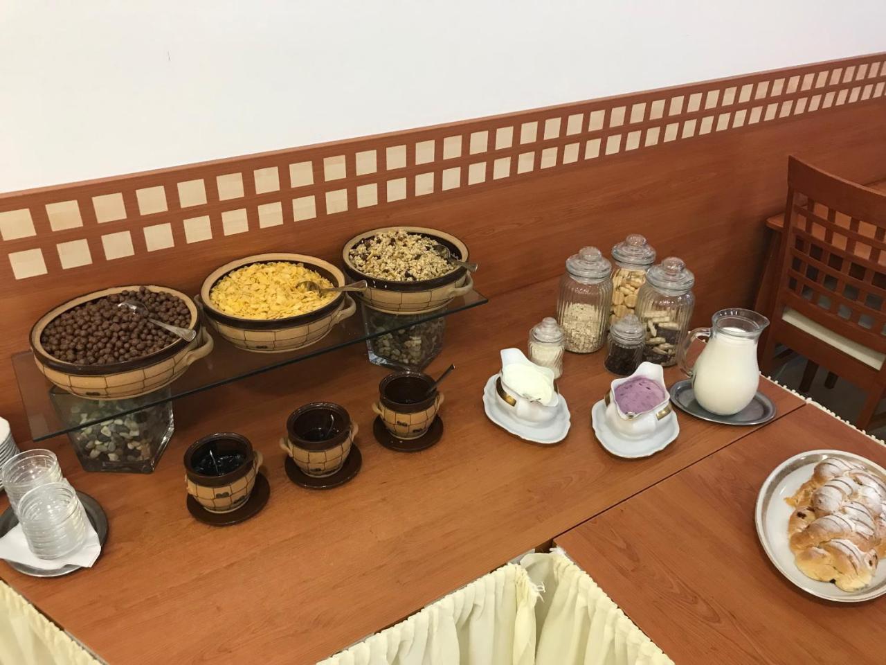 Hotel Radejov Knezdub 外观 照片